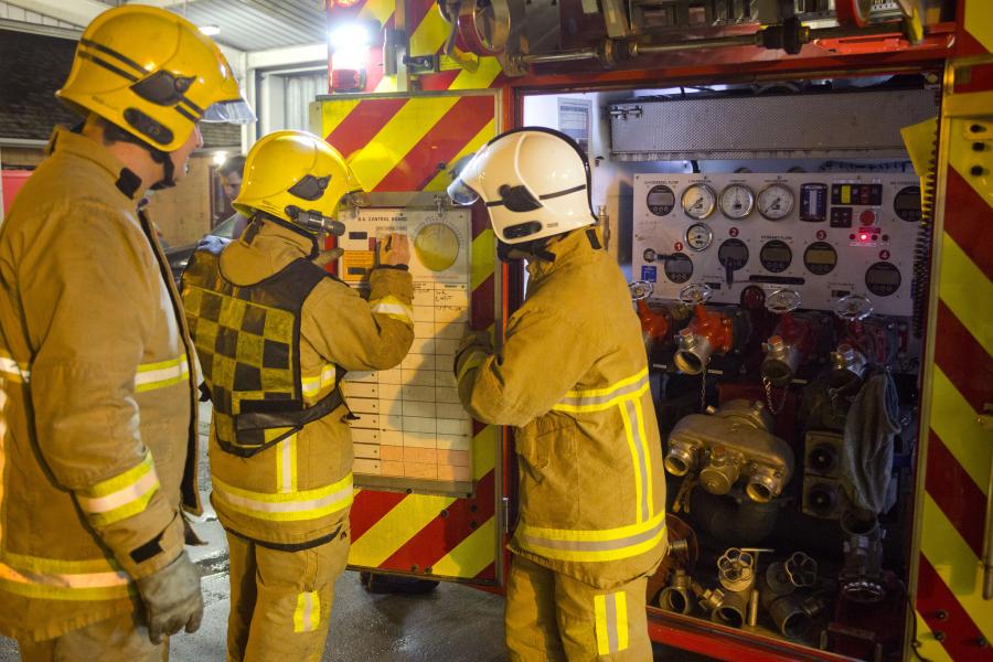 Fire appliance open firefighters