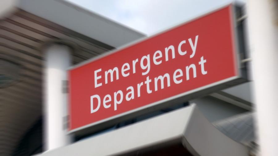 emergency-departement-sign-hospital