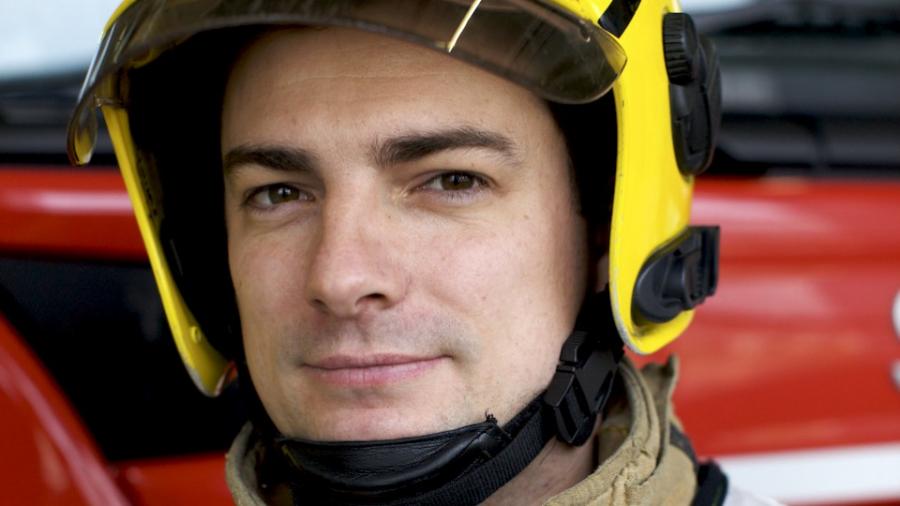 firefighter-in-helmet2