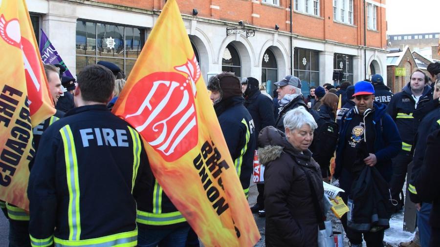 flags-protest-fire-fighters