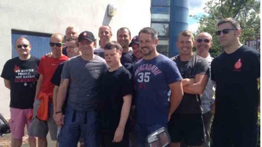 gateshead-picket-line-protest-2014