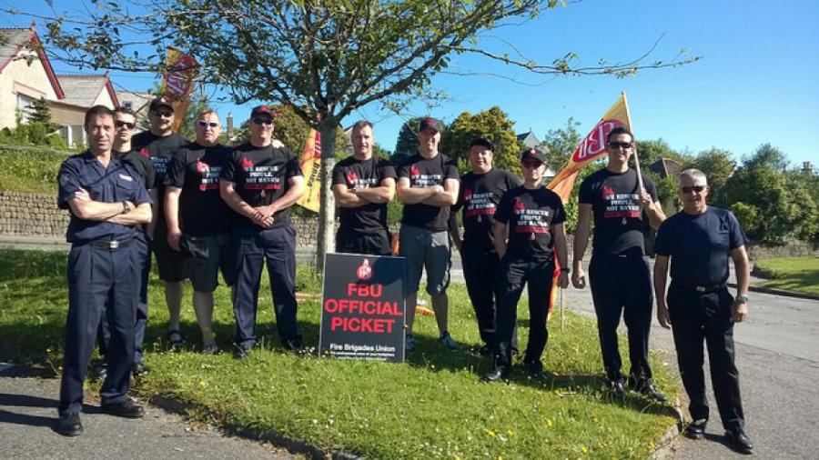 picket-protest-firefighters-tree