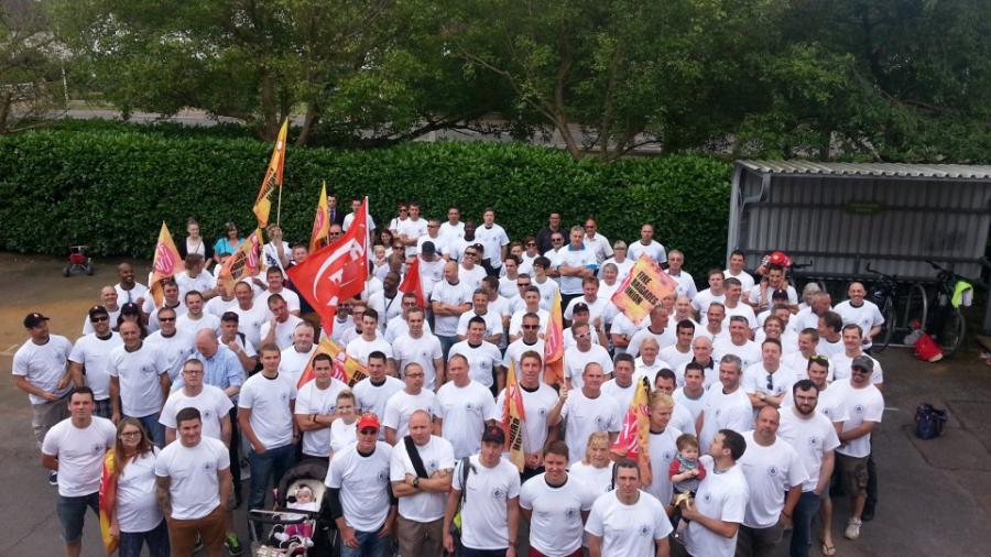 protest-flag-white-shirts