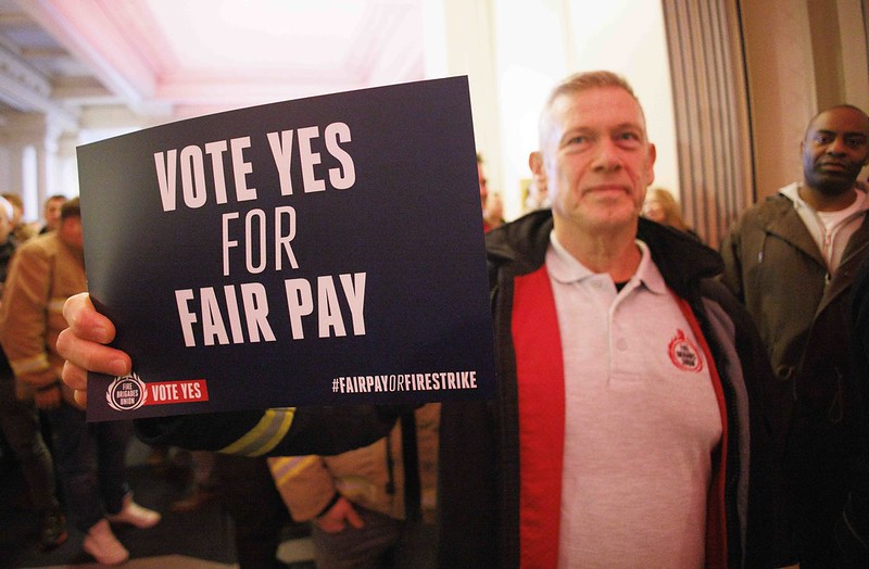 Vote yes for fair pay banner 