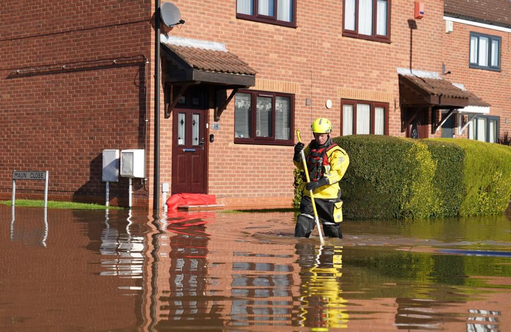 Ffs in flood water Notts Oct 2023 credit Alamy