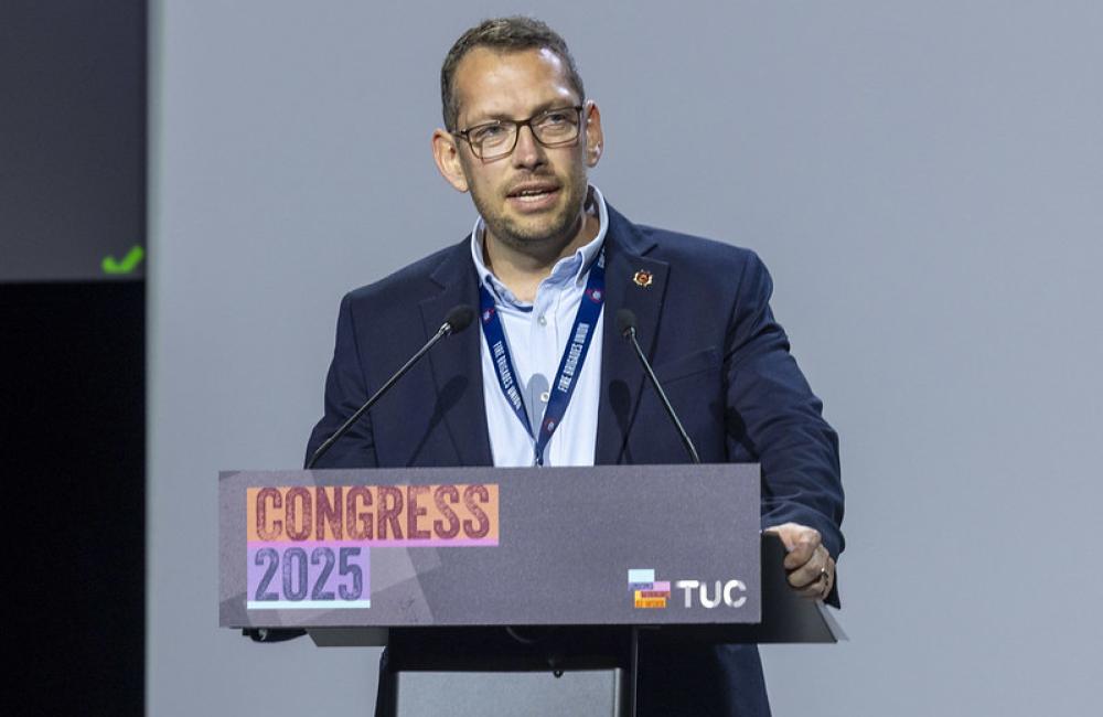 Steve Wright speaks from TUC congress podium