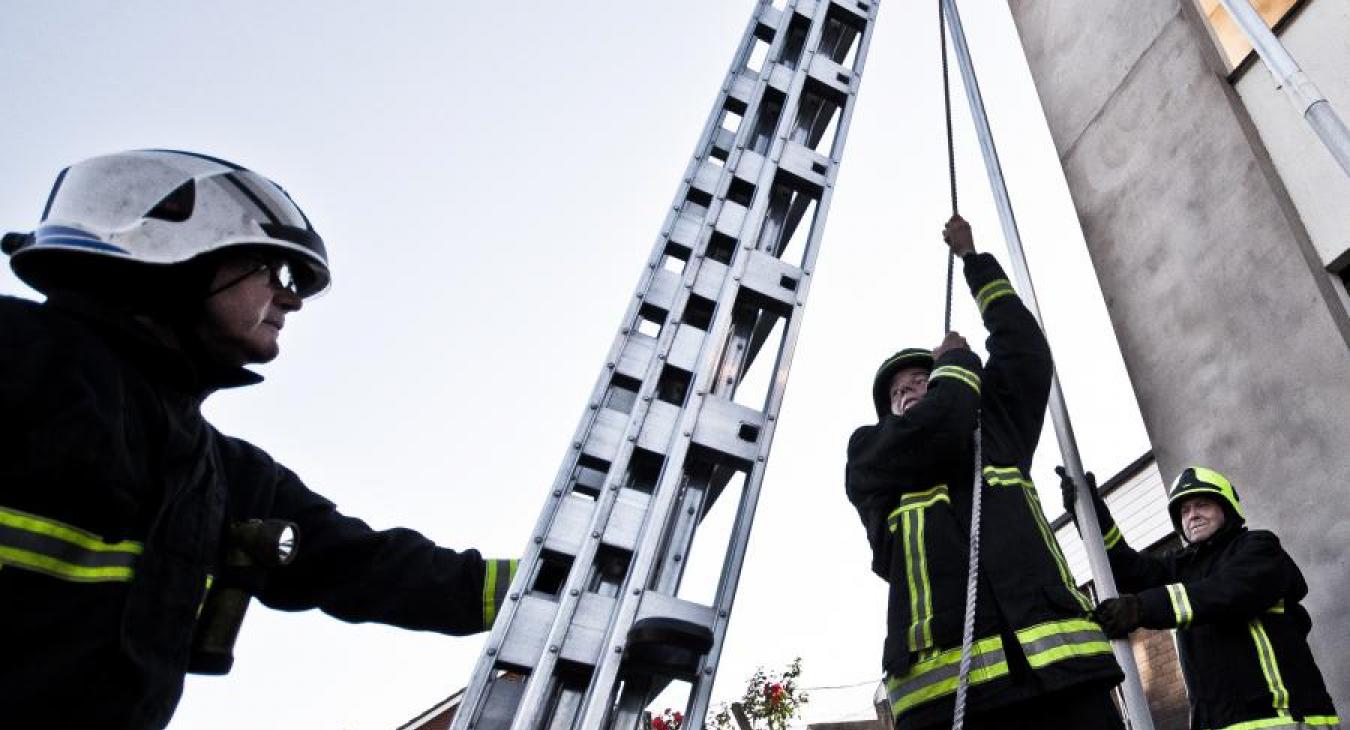 ladder firefighters building