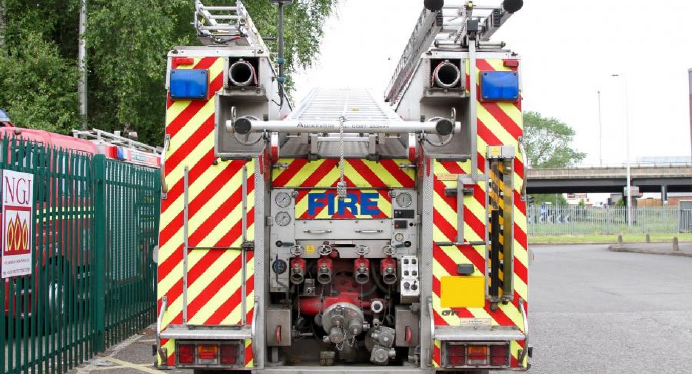 Fire appliance behind daylight scene