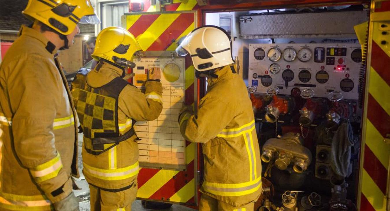 Fire appliance open firefighters