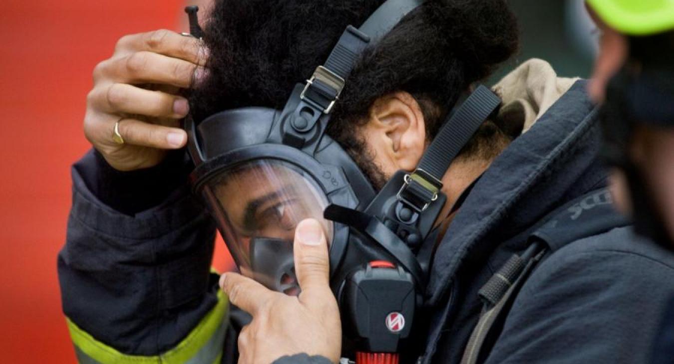 putting on ppe mask