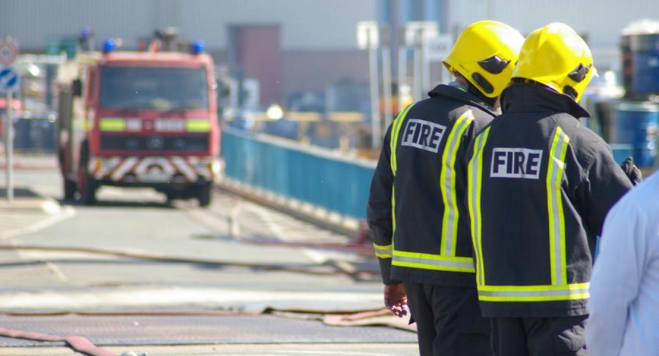 Fire appliance firefighters street 26809329865