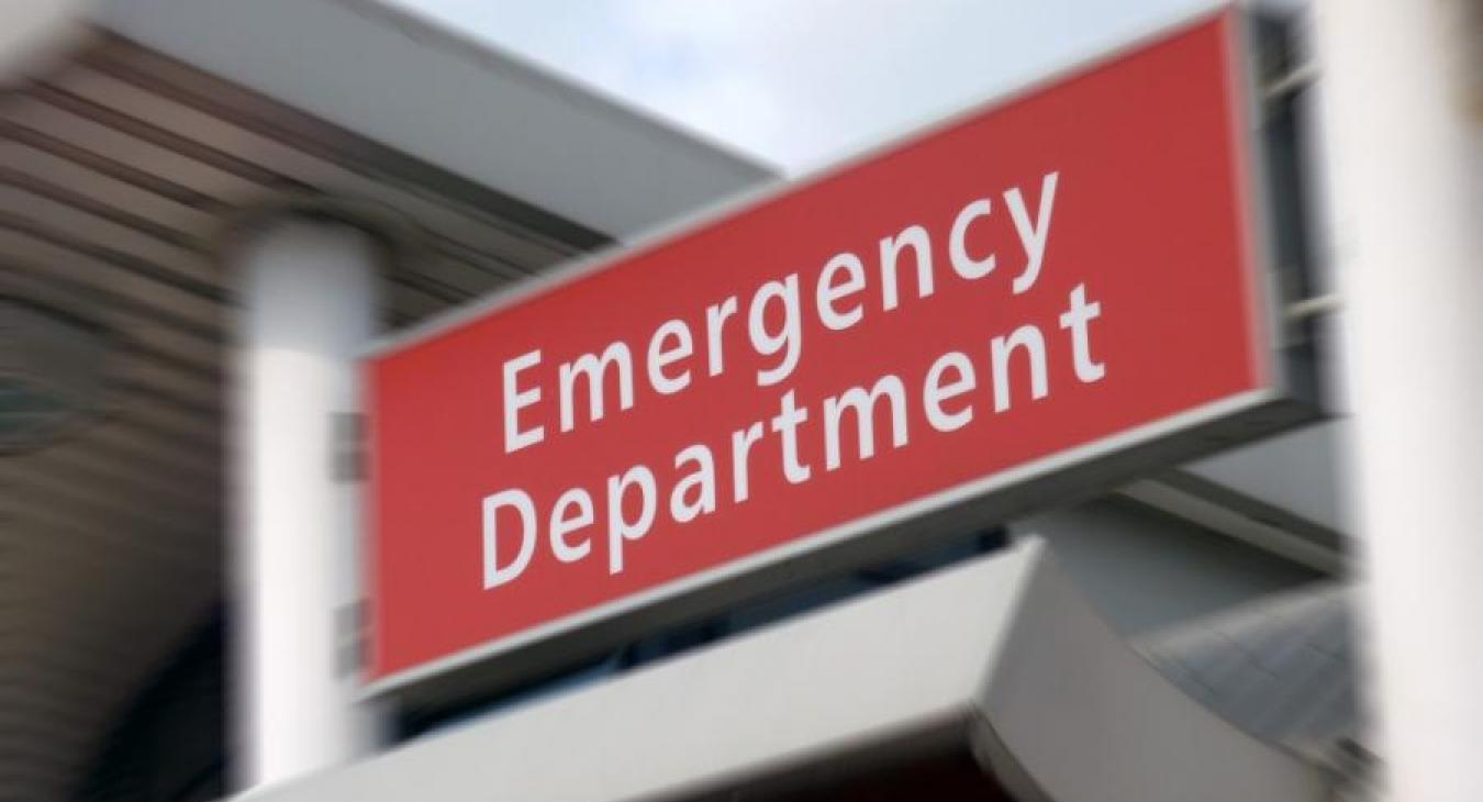 emergency-departement-sign-hospital