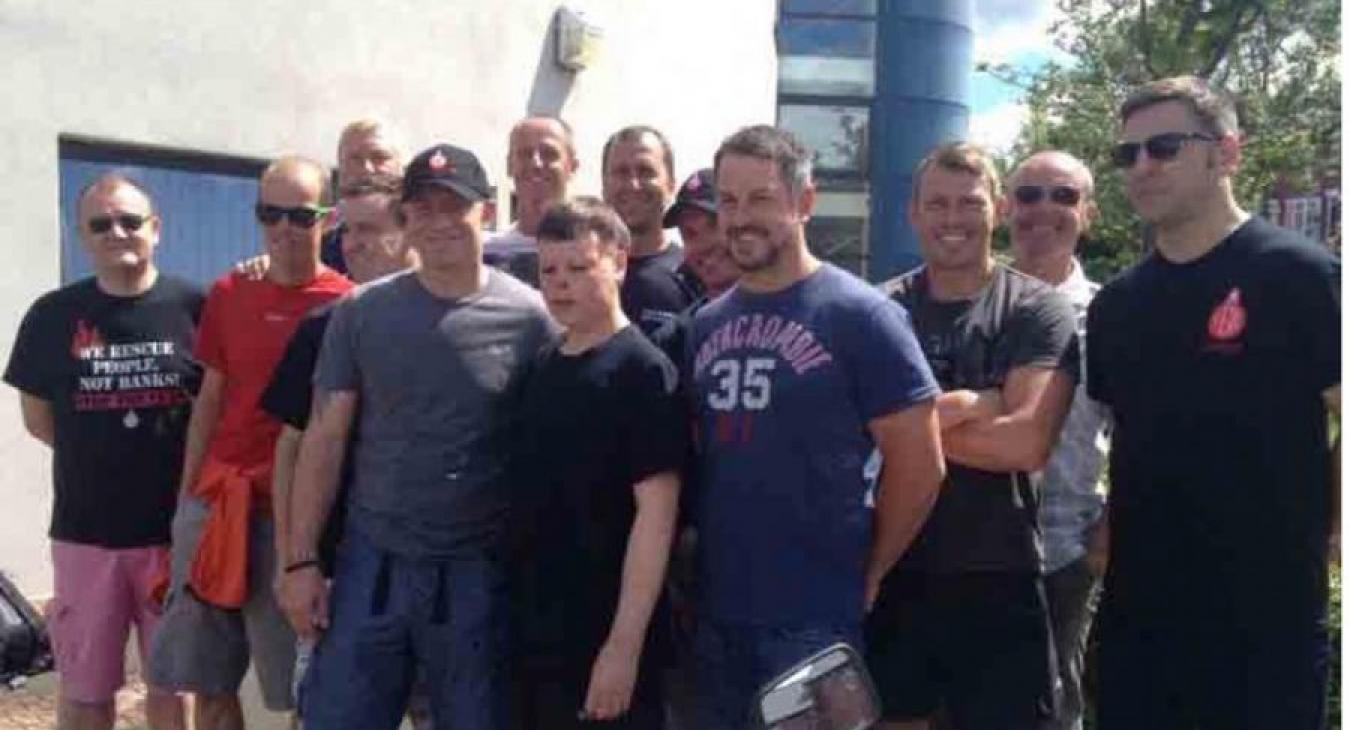 gateshead-picket-line-protest-2014