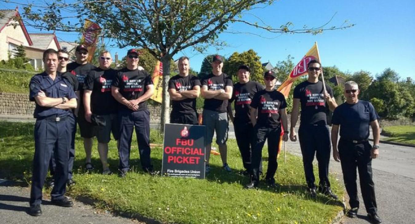 picket-protest-firefighters-tree