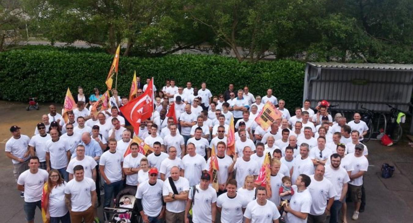 protest-flag-white-shirts