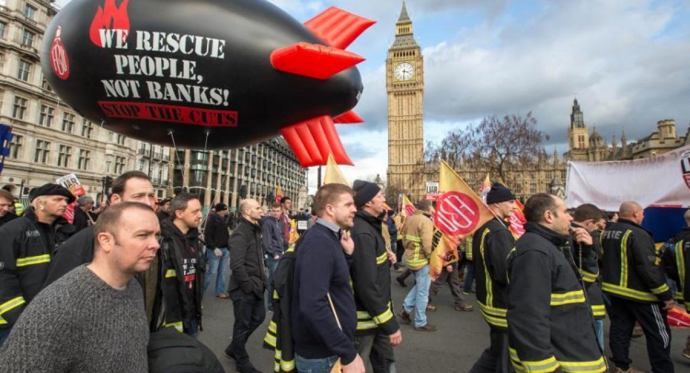 westminster-march-protest-bimp-balloon-zeppelin