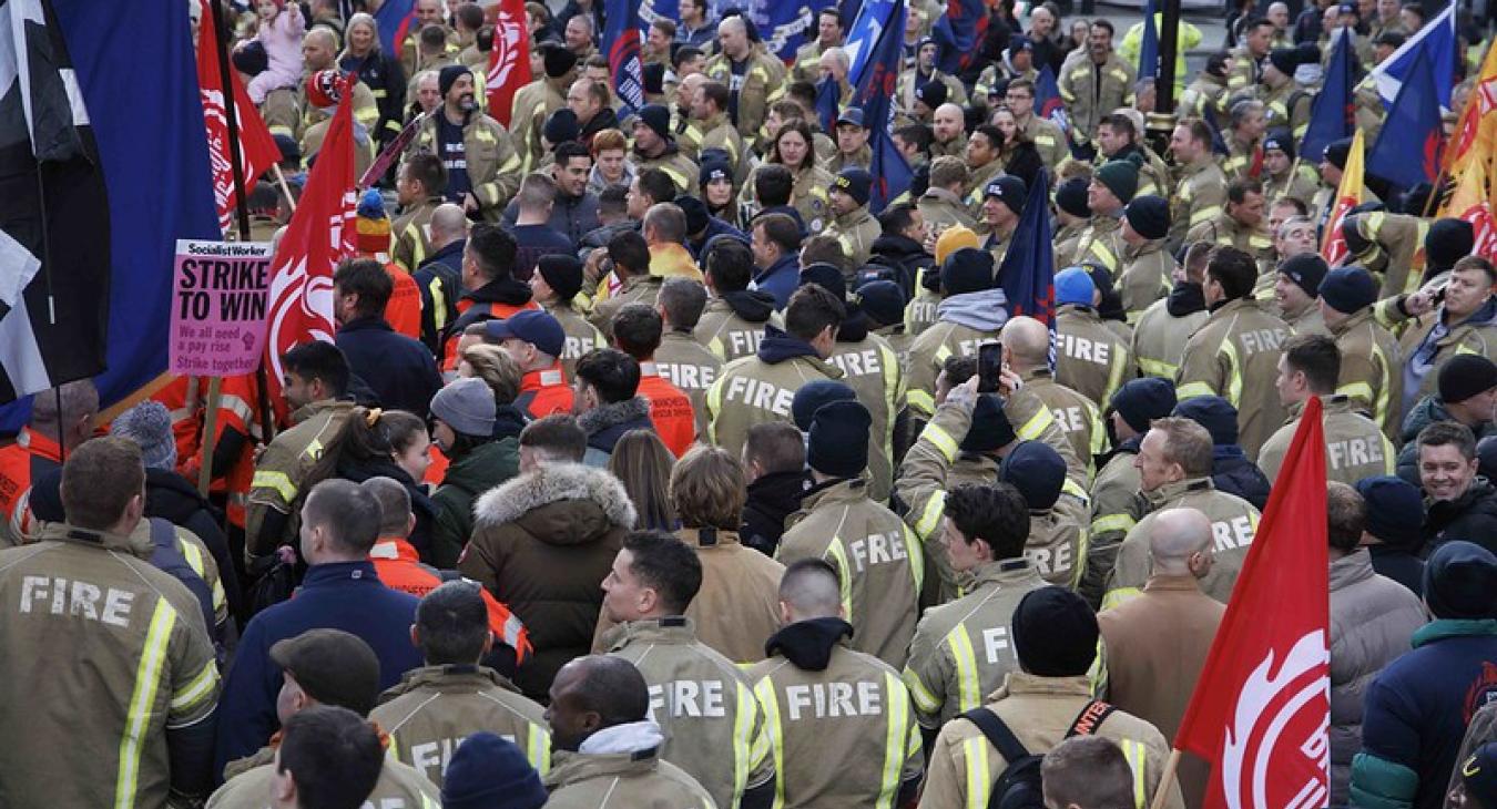 Large crowd of firefighters at Westminster rally over pay Dec 2022