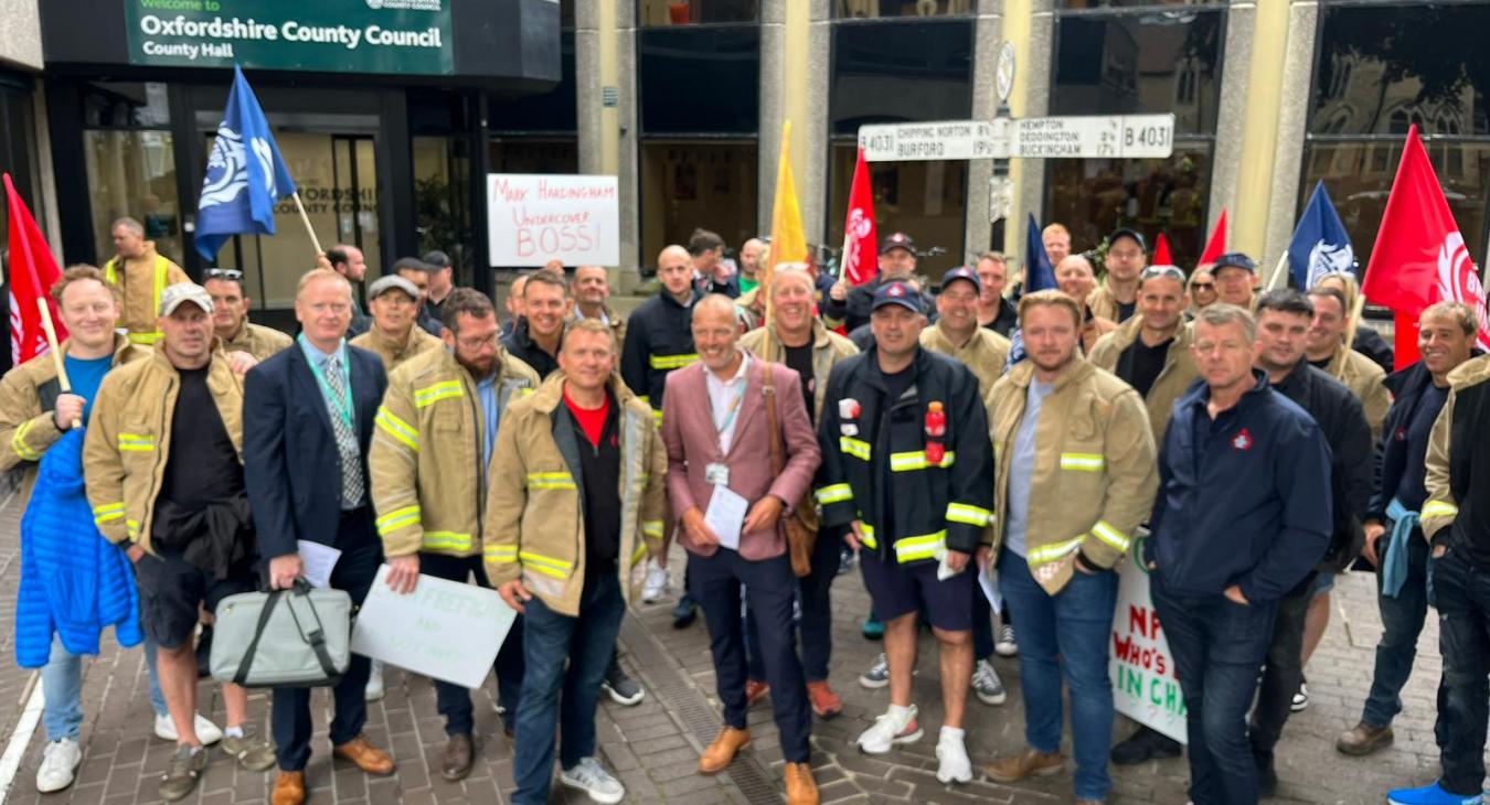 Firefighters rallying outside Oxfordshire County Council 
